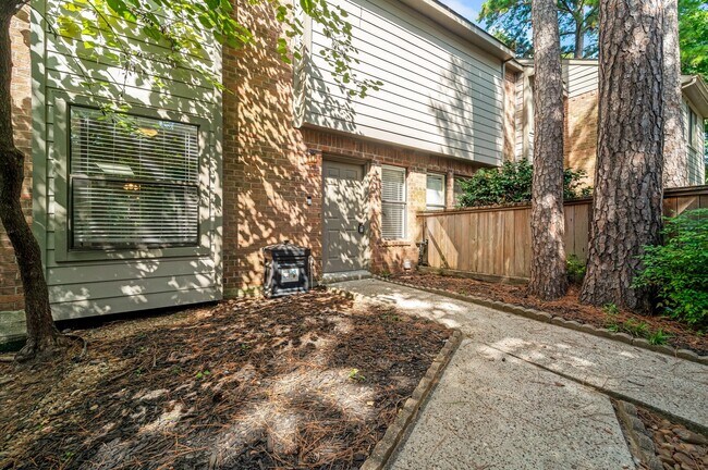 30 Willowwood Cir in Spring, TX - Foto de edificio - Building Photo