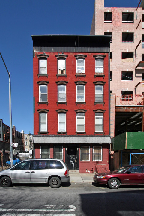 143 Maujer St in Brooklyn, NY - Building Photo