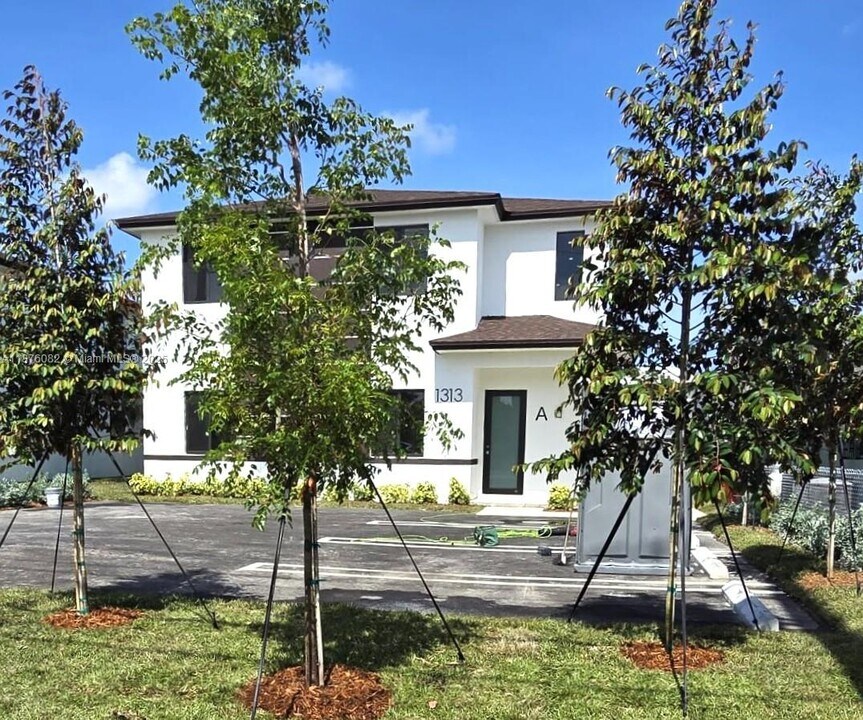 1313 NW 6th Ave Unit A in Florida City, FL - Building Photo