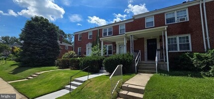 1817 Darrich Dr in Parkville, MD - Foto de edificio - Building Photo