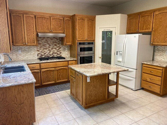 845 Densmore Way in Folsom, CA - Building Photo - Building Photo