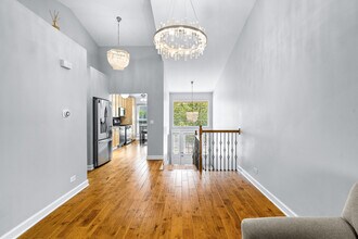 2736 S Embers Ln in Arlington Heights, IL - Building Photo - Building Photo