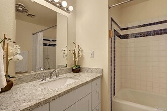 17211 NE 45th St in Redmond, WA - Building Photo - Building Photo