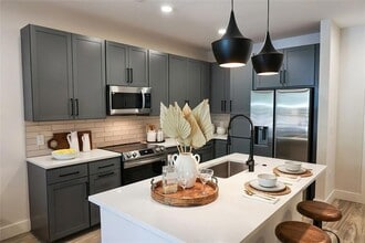 1330 Fairmont Ave NW, Unit B in Atlanta, GA - Building Photo - Building Photo