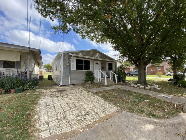 1124 F Avenue in Plano, TX - Building Photo - Building Photo