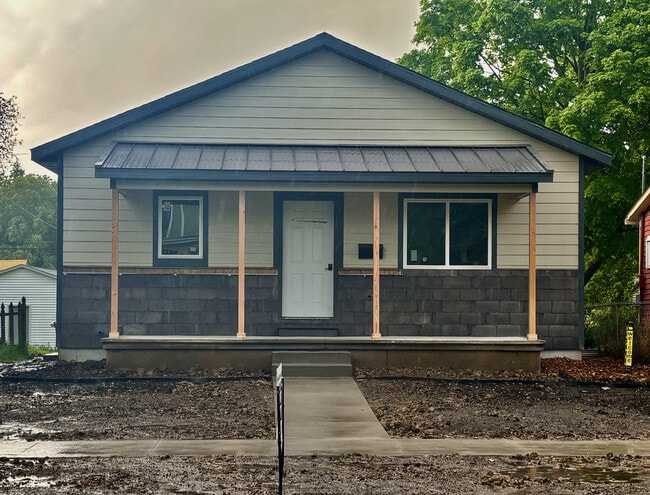 property at 918 E Bloomington St