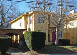 588 NE Parkway Dr in Atlanta, GA - Building Photo - Building Photo