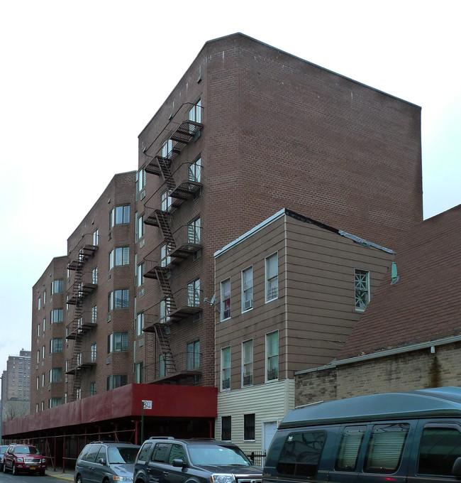 489 E 142nd St in Bronx, NY - Foto de edificio - Building Photo