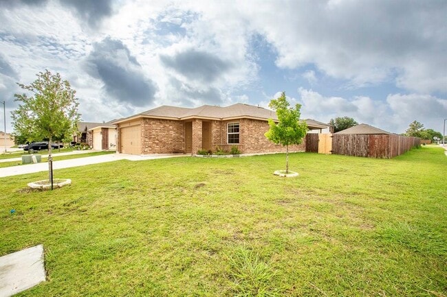 1524 Wedgewood Cv in Lockhart, TX - Building Photo - Building Photo