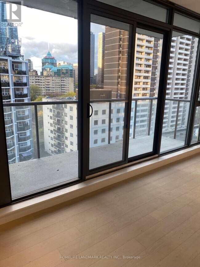 81 Wellesley St E in Toronto, ON - Building Photo - Building Photo