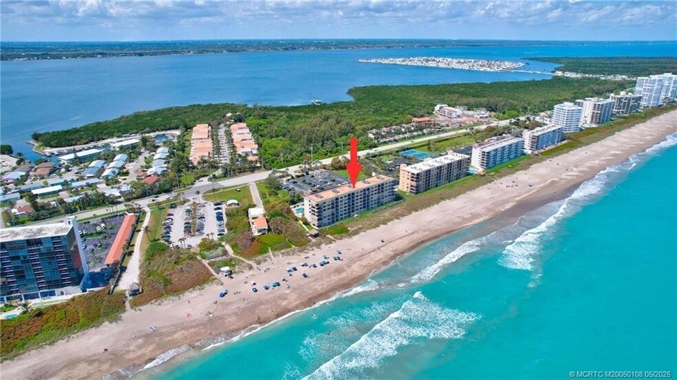 10310 S Ocean Dr, Unit 505 in Jensen Beach, FL - Building Photo
