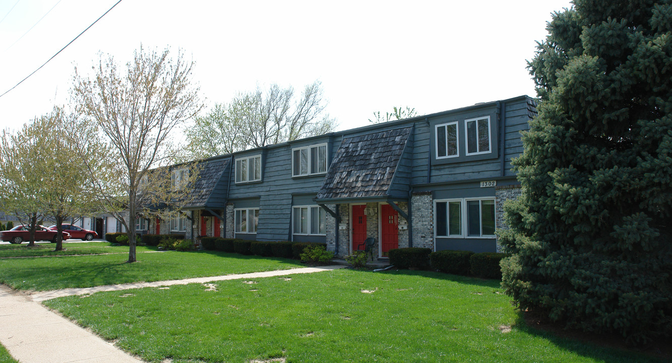 Birchrest Townhomes in Bellevue, NE - Building Photo