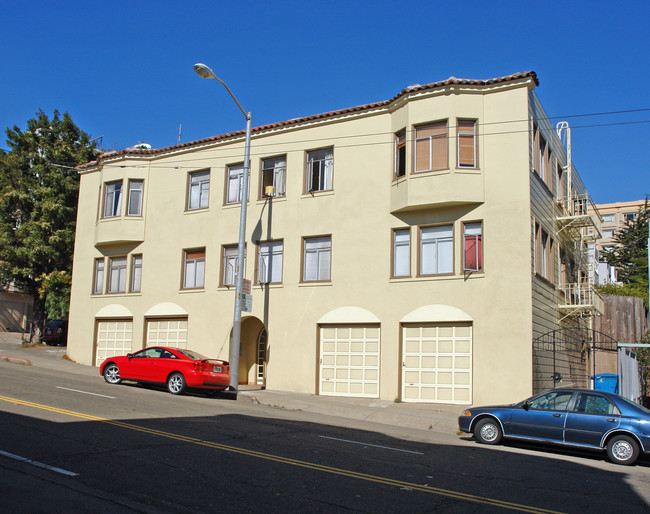 1930 Fulton St in San Francisco, CA - Building Photo - Building Photo