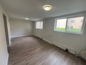 99 Westwood Dr in Kitchener, ON - Building Photo - Building Photo