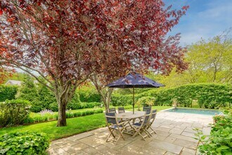 1 Dune Alpin Dr S in East Hampton, NY - Building Photo - Building Photo