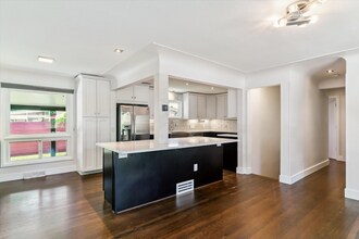 5480 W Iowa Ave in Lakewood, CO - Building Photo - Building Photo