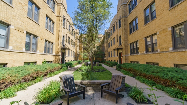 1356 W Estes Ave in Chicago, IL - Building Photo - Building Photo