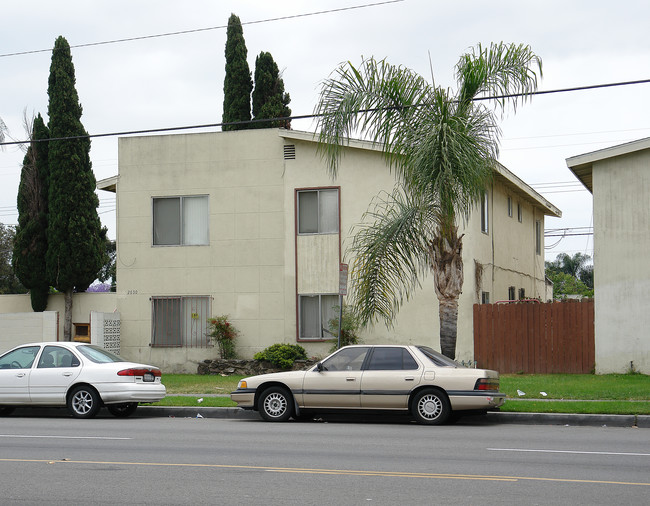 2630 Mcfadden Ave in Santa Ana, CA - Foto de edificio - Building Photo