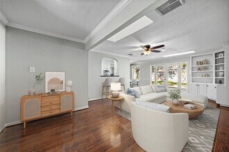 10606 Ella Lee Ln in Houston, TX - Building Photo - Building Photo