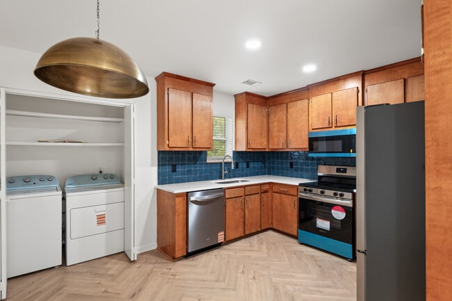 907 Beaufort St in Columbia, SC - Foto de edificio - Building Photo