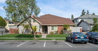 2553 E Park Ln in Anaheim, CA - Foto de edificio - Building Photo