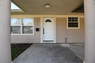 2418 Huntington Dr in Pasadena, TX - Foto de edificio - Building Photo