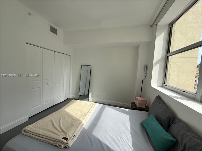 111 E Flagler St in Miami, FL - Building Photo - Building Photo