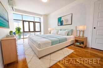 LUXURY 2.5 Bed  in Queens!, Unit 305 in Queens, NY - Foto de edificio - Building Photo