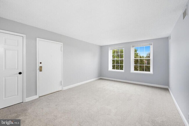 property at 2856 S Buchanan St