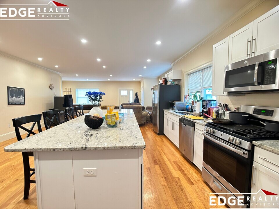 39 Bothwell Rd, Unit 1 in Boston, MA - Building Photo