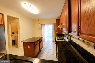 34 Windsor Pond Rd in West Windsor Township, NJ - Building Photo - Building Photo