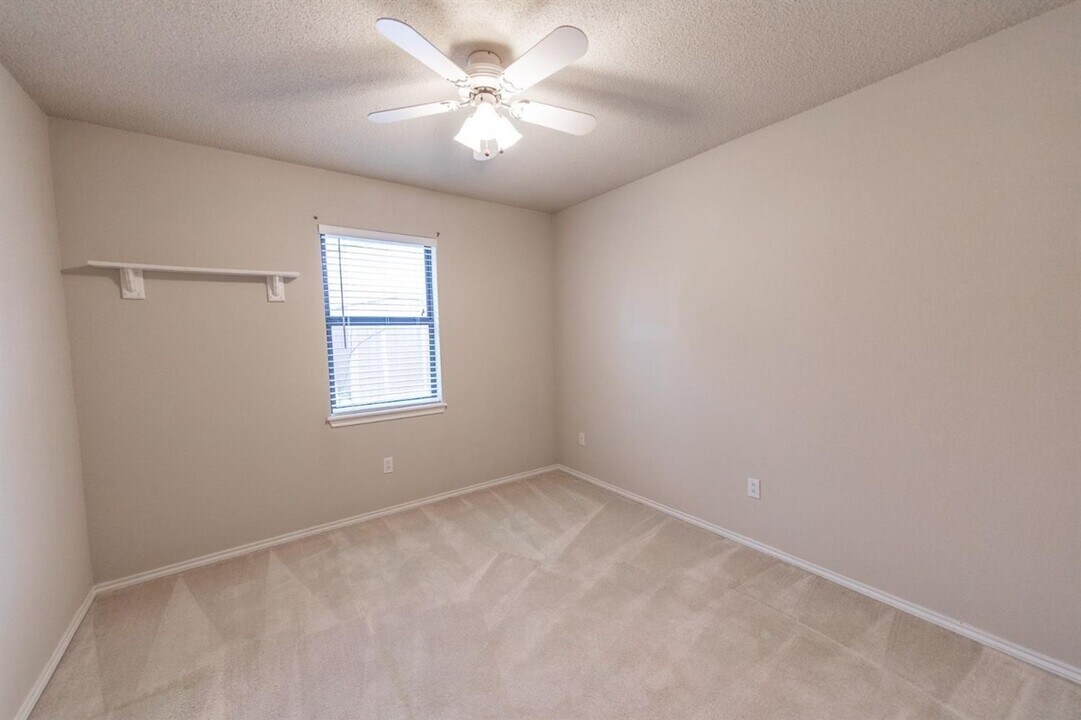 2324 94th St in Lubbock, TX - Building Photo