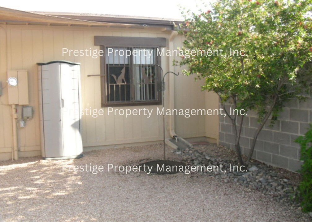 2744 S Oakenshield Way in Tucson, AZ - Building Photo