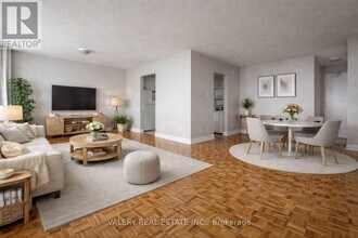 890 Jane St in Toronto, ON - Building Photo - Building Photo