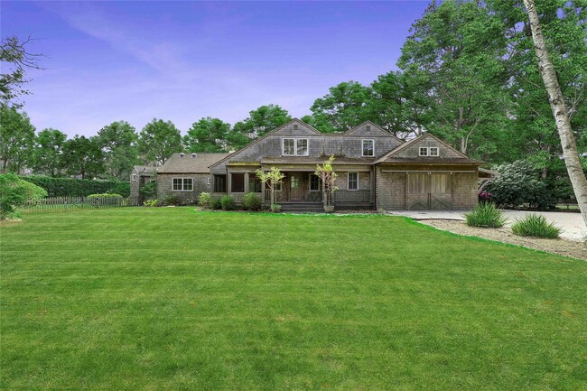 9 Woodland Ave in Westhampton Beach, NY - Building Photo - Building Photo