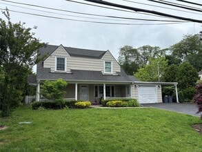 4 Addison Ln in Greenvale, NY - Building Photo - Building Photo