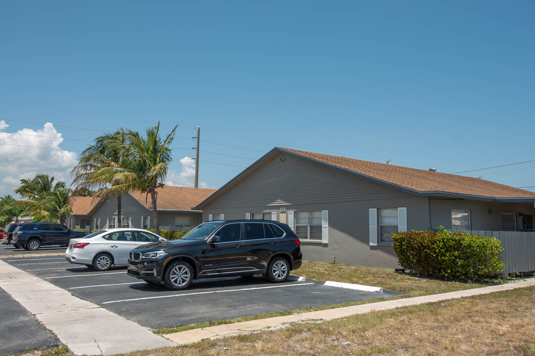 158 W 28th St in Riviera Beach, FL - Building Photo