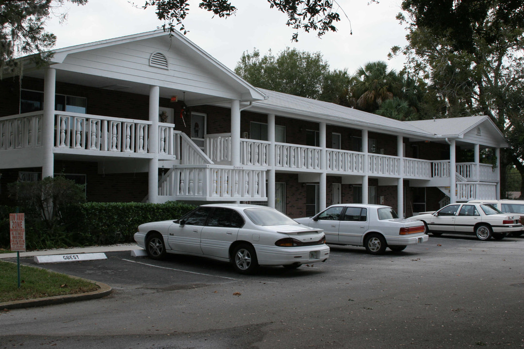 Century Oaks in Largo, FL - Building Photo