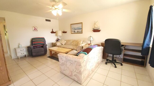147 Bedford F in West Palm Beach, FL - Building Photo - Building Photo