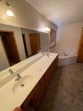 2126 Ashwood Ave in Papillion, NE - Building Photo - Building Photo