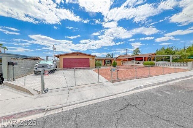 861 E Hacienda Ave in Las Vegas, NV - Building Photo - Building Photo