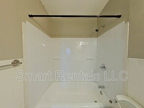 770 Manresa Ln in Florissant, MO - Building Photo - Building Photo