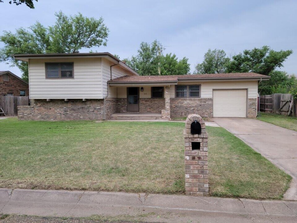 1210 Nelson Ave in Liberal, KS - Building Photo