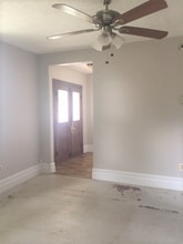 221 S Poplar Ave, Unit C in Waynesboro, VA - Foto de edificio - Building Photo