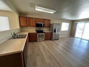 7465 Hinton Dr in Reno, NV - Building Photo - Building Photo