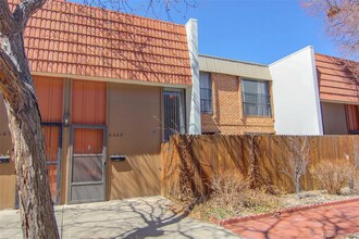 6468 E Bates Ave in Denver, CO - Foto de edificio - Building Photo
