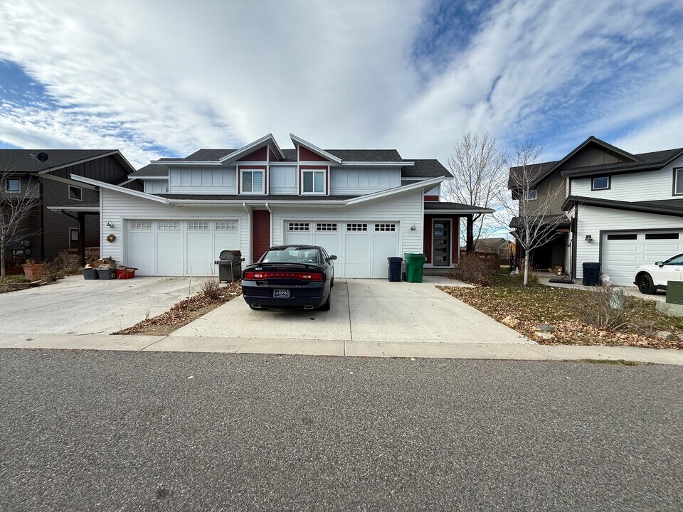 5475 Vermeer Ln in Bozeman, MT - Building Photo