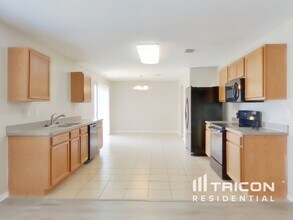 10038 Wolfe Xing in San Antonio, TX - Building Photo - Building Photo