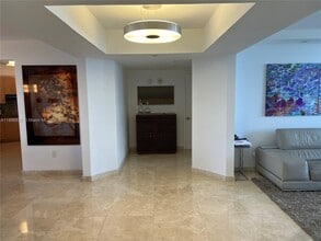 19333 Collins Ave in Sunny Isles Beach, FL - Building Photo - Building Photo