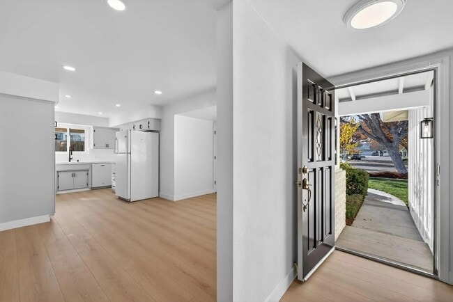 5234 Howes Ln in San Jose, CA - Building Photo - Building Photo